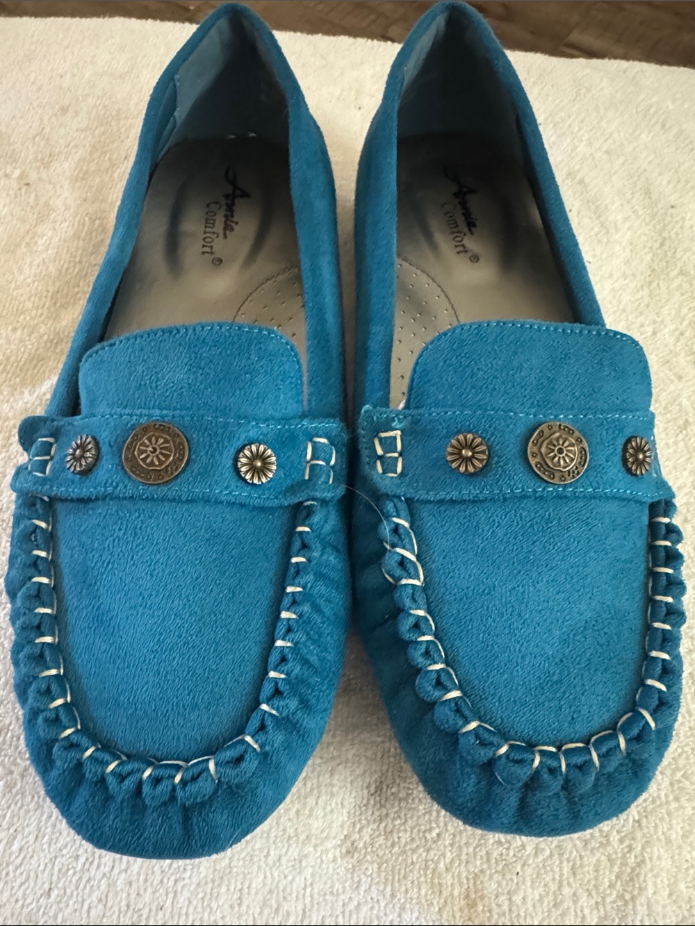 Like new, turquoise sues moccasin in women’s
Size 9M.